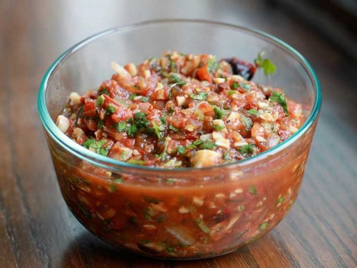 Рыбные консервы с помидорами