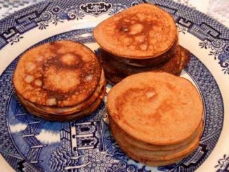 Универсальные блины с медом и грецкими орехами