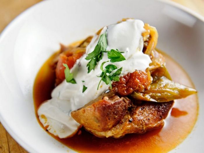 Домашнее тушеное мясо из свинины