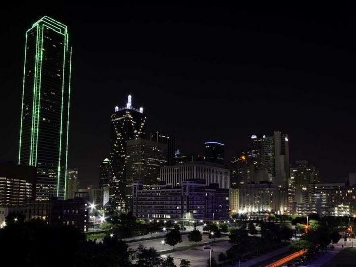 Рождественские джемперы - &laquo;наихудший образец быстрой моды&raquo;, - говорится в заявлении благотворительной организации по охране окружающей среды