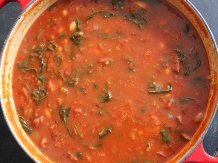 Спелые бобы со шпинатом