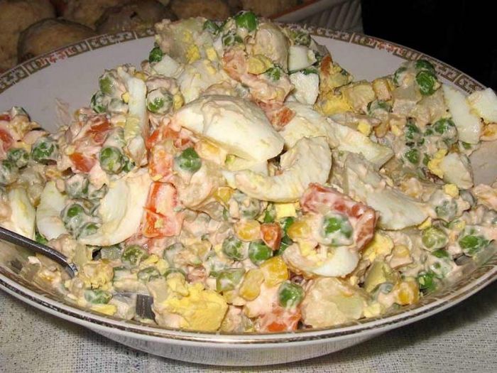 Картофельный салат с солеными огурцами