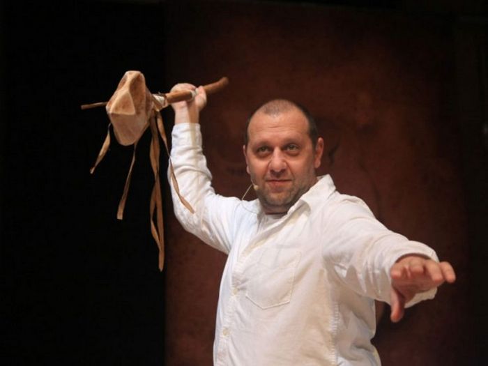 Освежите свой декор ко дню благодарения с помощью гирлянды из магнолии, сделанной своими руками, которую вы можете сделать за час