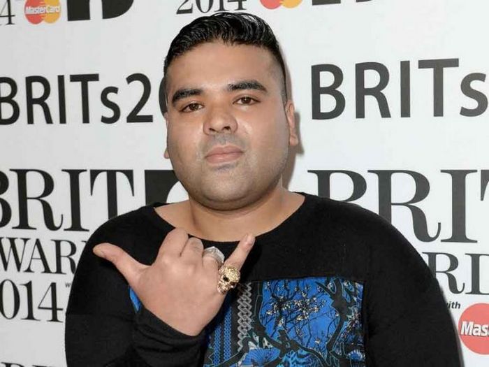 Гнев, поскольку шляпы &laquo;сделаем америку снова великой&raquo; приклеены к головам голубей