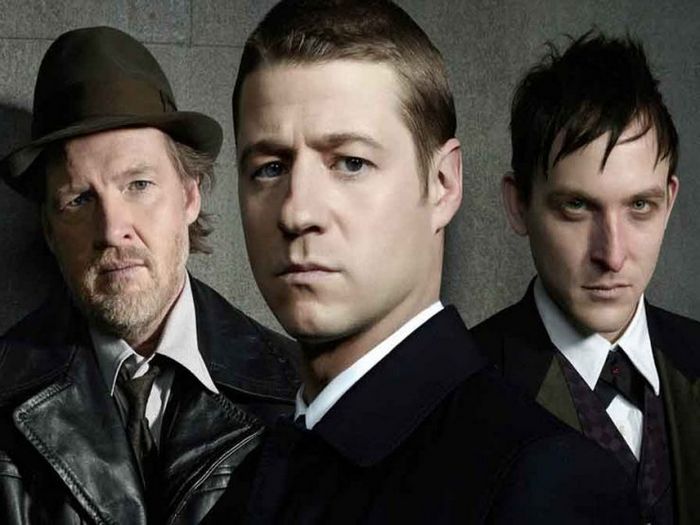 Готэм - приближается война, город на грани