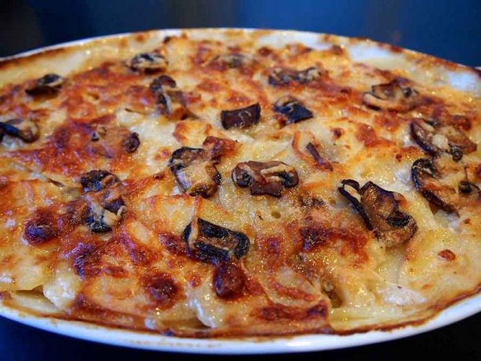 Грибы со сливками и сыром в духовке