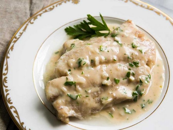 Рыба отварная в мучном соусе