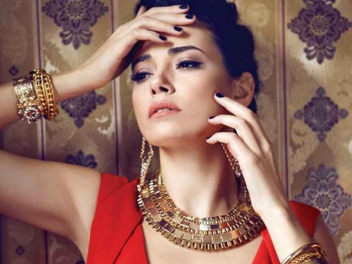 Озгу намаль и нарин из турецкого сериала &laquo;милосердие&raquo;