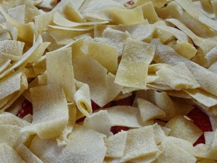 Суп из грибов "цезарь" и фундука