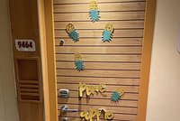 Круизный лайнер с тысячами пассажиров встал на якорь из-за кончины члена экипажа на борту