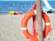 Мужчина ушел под воду во время купания на пляже в Индии на глазах у группы туристов