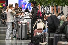 Пассажиры застряли в московском аэропорту из-за ремонта самолета на летном поле