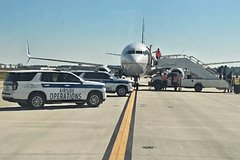 Шины самолета с десятками пассажиров на борту лопнули при посадке в США Шины самолета с десятками пассажиров на борту лопнули при посадке в США