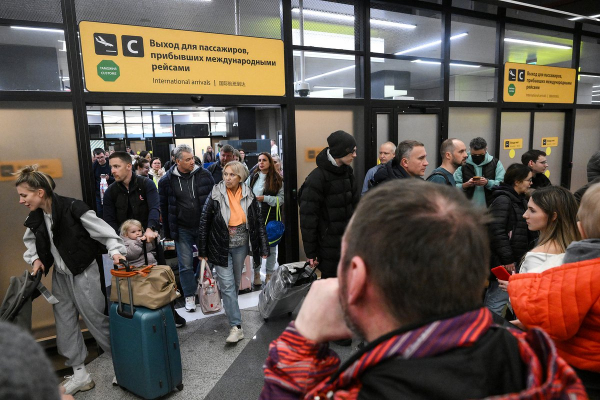 «Ордена надо выдать — за оборону Дубая». В Россию возвращаются туристы из ОАЭ. Почему их раскритиковали соотечественники?