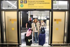 «Ордена надо выдать — за оборону Дубая». В Россию возвращаются туристы из ОАЭ. Почему их раскритиковали соотечественники?