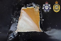 77-летний турист попался в аэропорту Австралии с полными кокаина рюкзаками