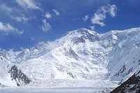 Альпинист-спасатель проанализировал видео с дрона, облетевшего пик Победы. Как он оценил шансы Наговициной на выживание?