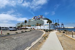 Более сотни пассажиров заразились неизвестной болезнью на роскошном круизе