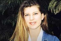 Делавший селфи во дворе церкви турист сорвался с вершины горы на камни