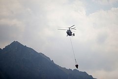 Группу туристов заблокировал пожар в лесу рядом с популярным городом Краснодарского края