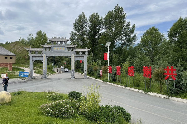 Летящая лошадь, храм-муравейник и лапша. Россияне массово едут в самый закрытый район Китая. Почему там нужно непременно побывать?