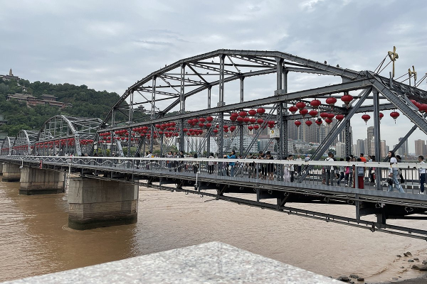 Летящая лошадь, храм-муравейник и лапша. Россияне массово едут в самый закрытый район Китая. Почему там нужно непременно побывать?