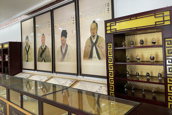 Летящая лошадь, храм-муравейник и лапша. Россияне массово едут в самый закрытый район Китая. Почему там нужно непременно побывать?