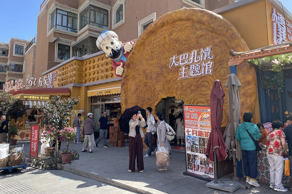 Летящая лошадь, храм-муравейник и лапша. Россияне массово едут в самый закрытый район Китая. Почему там нужно непременно побывать?