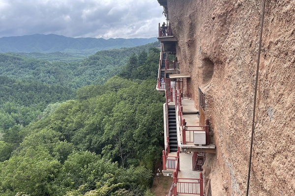 Летящая лошадь, храм-муравейник и лапша. Россияне массово едут в самый закрытый район Китая. Почему там нужно непременно побывать?