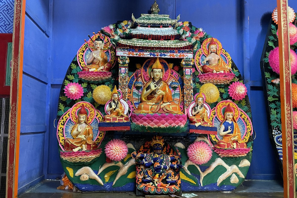 Летящая лошадь, храм-муравейник и лапша. Россияне массово едут в самый закрытый район Китая. Почему там нужно непременно побывать?