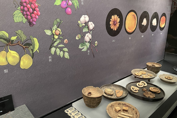 Летящая лошадь, храм-муравейник и лапша. Россияне массово едут в самый закрытый район Китая. Почему там нужно непременно побывать?