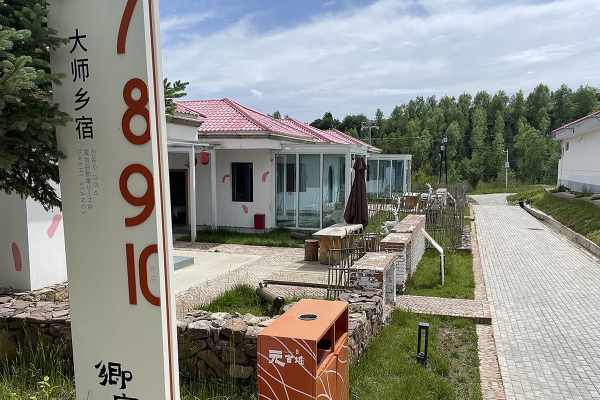 Летящая лошадь, храм-муравейник и лапша. Россияне массово едут в самый закрытый район Китая. Почему там нужно непременно побывать?