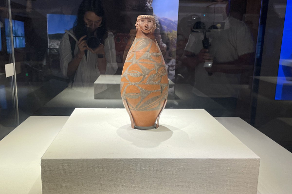 Летящая лошадь, храм-муравейник и лапша. Россияне массово едут в самый закрытый район Китая. Почему там нужно непременно побывать?