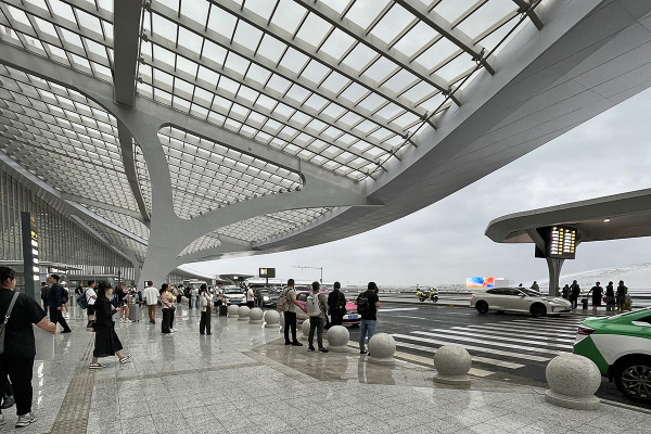 Летящая лошадь, храм-муравейник и лапша. Россияне массово едут в самый закрытый район Китая. Почему там нужно непременно побывать?