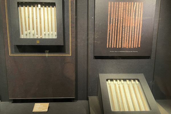 Летящая лошадь, храм-муравейник и лапша. Россияне массово едут в самый закрытый район Китая. Почему там нужно непременно побывать?