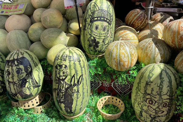 Летящая лошадь, храм-муравейник и лапша. Россияне массово едут в самый закрытый район Китая. Почему там нужно непременно побывать?