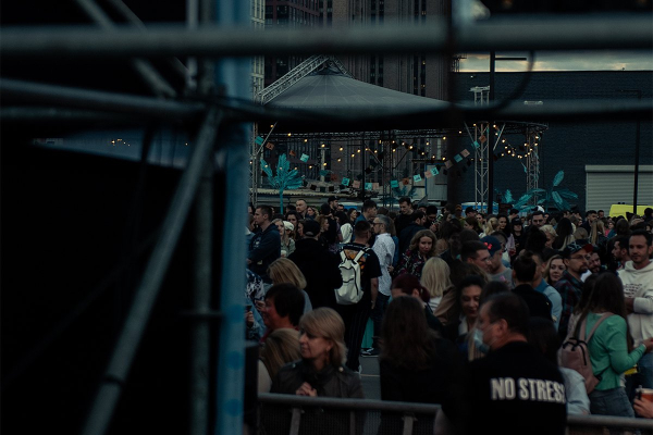 Лучшая музыка, стендап и очень много историй. Что делать на &laquo;Чтиво Фесте&raquo; и почему это лучшее мероприятие для завершения лета?