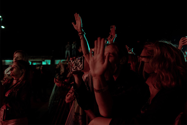 Лучшая музыка, стендап и очень много историй. Что делать на &laquo;Чтиво Фесте&raquo; и почему это лучшее мероприятие для завершения лета?