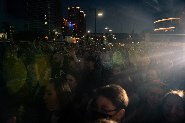 Лучшая музыка, стендап и очень много историй. Что делать на &laquo;Чтиво Фесте&raquo; и почему это лучшее мероприятие для завершения лета?