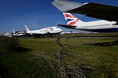 Напившуюся в самолете женщину вырвало на попутчиков во время полета