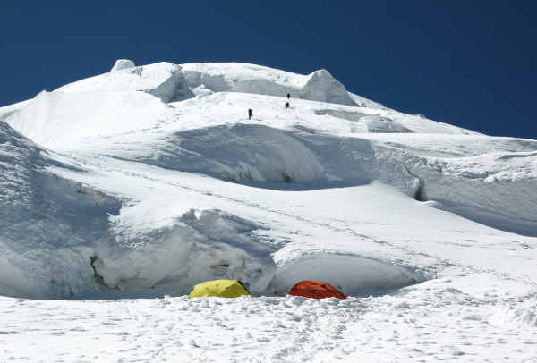 &laquo;Никаких надежд&raquo;. Спасение россиянки с самой опасной горы в СССР назвали губительным. Что ее толкнуло дважды покорить пик Победы?