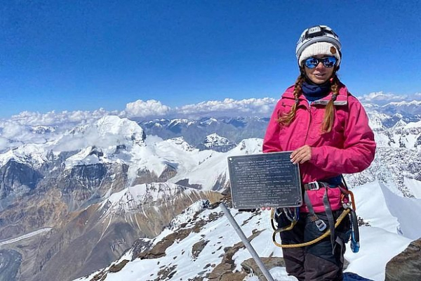 &laquo;Никаких надежд&raquo;. Спасение россиянки с самой опасной горы в СССР назвали губительным. Что ее толкнуло дважды покорить пик Победы?