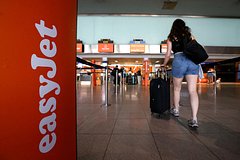 Пассажир напал на сотрудника авиакомпании после приземления самолета в Европе