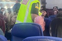 Пассажиры почувствовали удушающий запах дыма во время полета в США