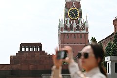 Побывавшая за полгода в 50 странах пара из Китая прилетела в Россию
