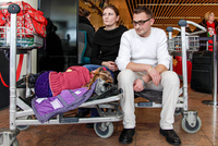 Подросток потерял родителей в аэропорту и улетел без билета в другую страну