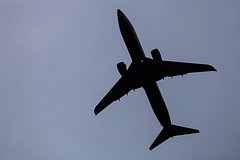 Подросток тайно пробрался в отсек шасси самолета и улетел в Индию