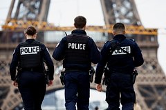 Подросток затащил украинку под Эйфелеву башню и изнасиловал