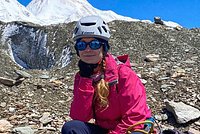 Погода снова помешала спасателям запустить дрон к застрявшей на пике Победы россиянке