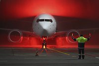 Популярный американский певец не выжил во время крушения самолета рядом со школой